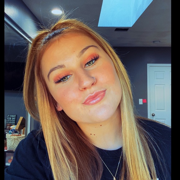 Profile Picture of Jessica Haggerty (@jessicasummer_) on Poshmark