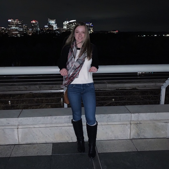 Profile Picture of Marija Uzarevic (@marijaruzarevic) on Poshmark