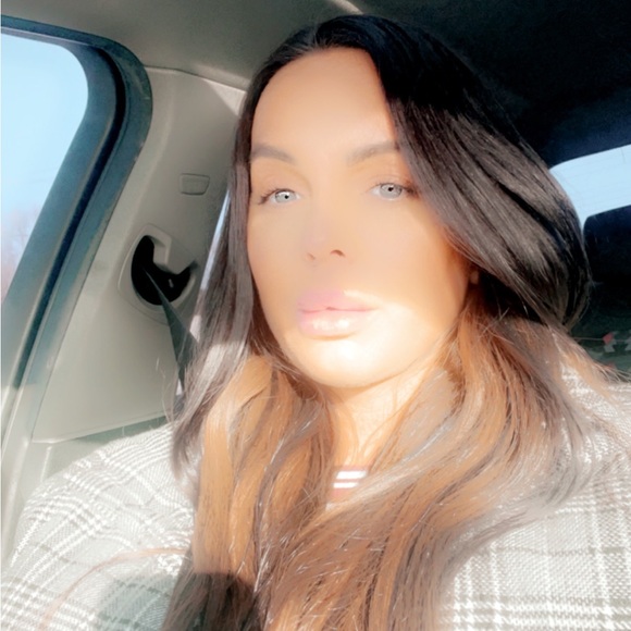 Profile Picture of Alexandra Coughlin (@acoughlin180) on Poshmark