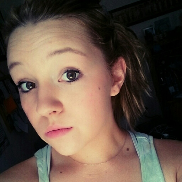 Profile Picture of Claudia Hansen (@claudia57) on Poshmark