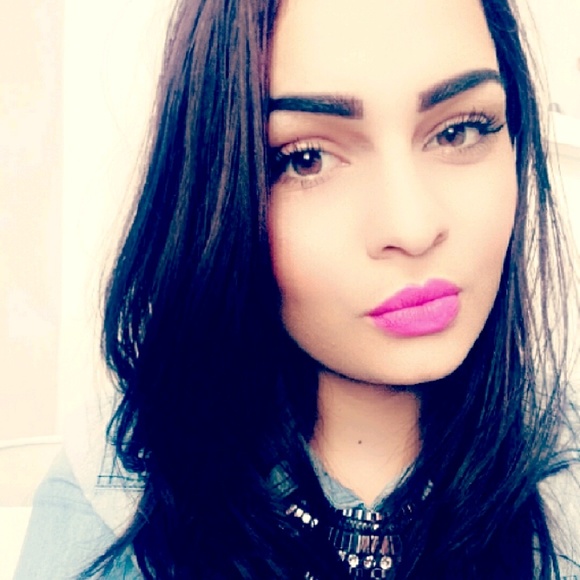 Mariana Silva - Poshmark Profile Picture of Mariana Silva (@mariii_silva) on Poshmark