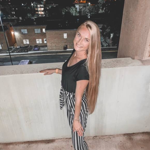 Profile Picture of Kiara Pryor (@kiarapryor521) on Poshmark