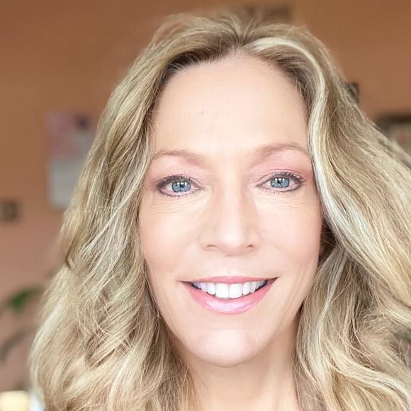 Profile Picture of Christine Parry (@capdvp123) on Poshmark