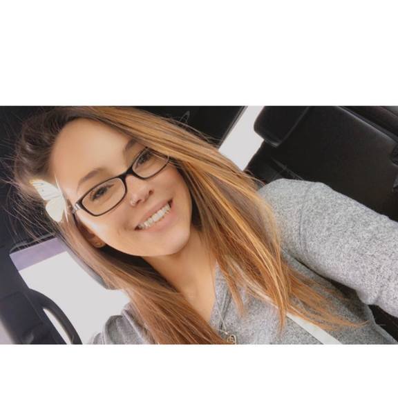 Profile Picture of Ashlynne Demshick (@ashlynnemichele) on Poshmark