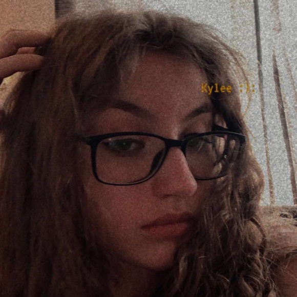 Profile Picture of Kylee Gast (@kylee12279) on Poshmark