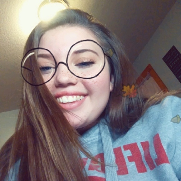Profile Picture of Michaela Tedrow (@michaelatedrow3) on Poshmark