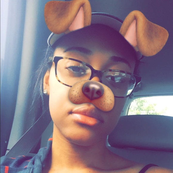 Profile Picture of Sydney Armstead (@sydalexis) on Poshmark