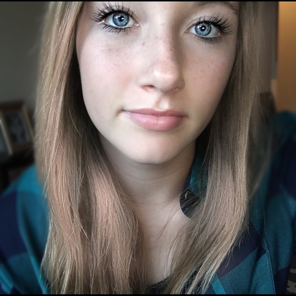 Profile Picture of Morgan Wickizer (@morganwickizer) on Poshmark