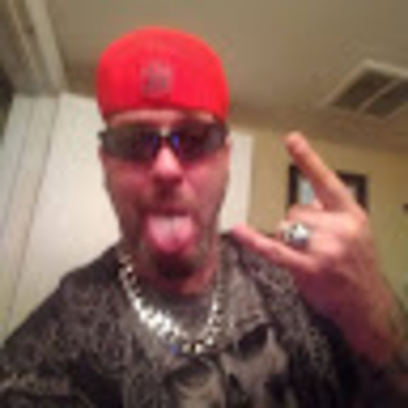 Profile Picture of Benjamin Bowden (@benjamin_bowden) on Poshmark