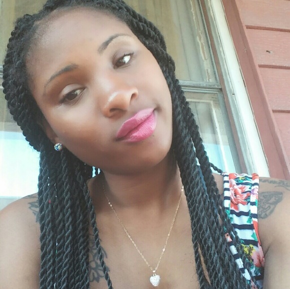 Profile Picture of Danielle Daye (@dannydaye) on Poshmark