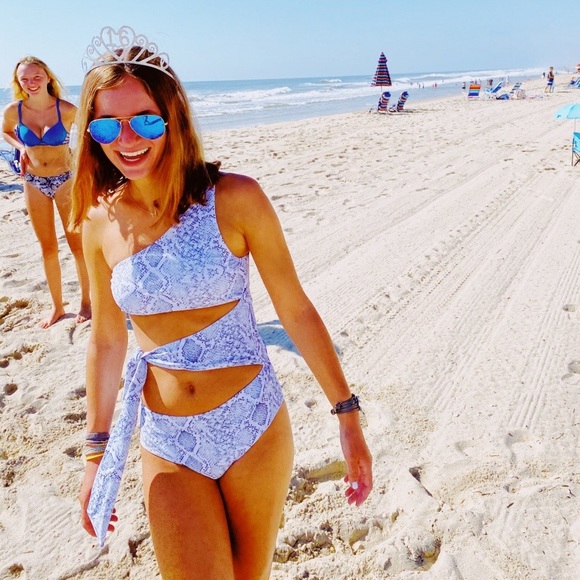 Profile Picture of Hailee Jaronko (@haileejaronko) on Poshmark