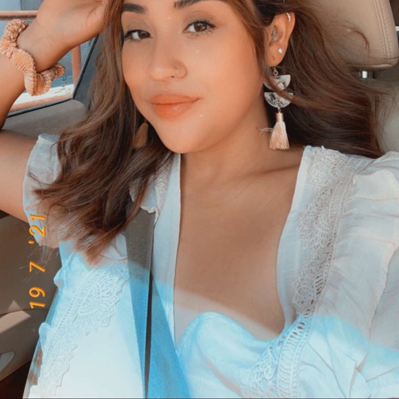 Profile Picture of Ruby Nava (@ruby154) on Poshmark