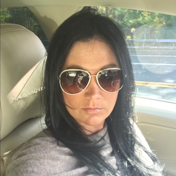 Profile Photo of Cheryl Cameron (@cfass1280) on Poshmark