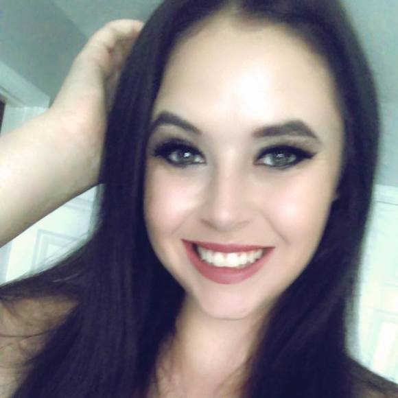 Profile Picture of Amanda Thaler (@amandathaler) on Poshmark