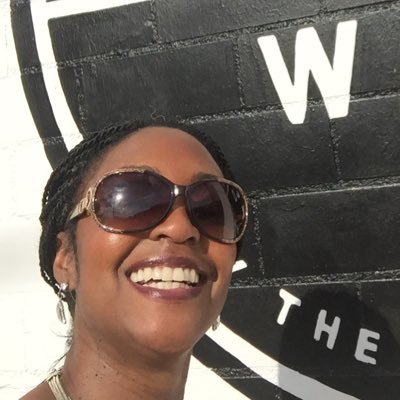 Profile Picture of Lucretia Murphy (@lucretiapmurphy) on Twitter