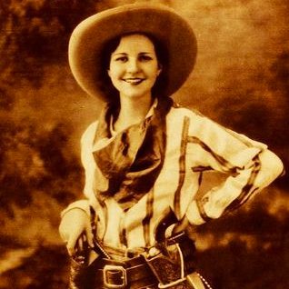 Profile Picture of Jerri Kay (@jerri_kay) on Twitter