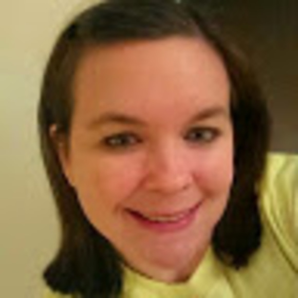 Profile Picture of Laura Mcgreggor (@lauramcgreggor) on Poshmark