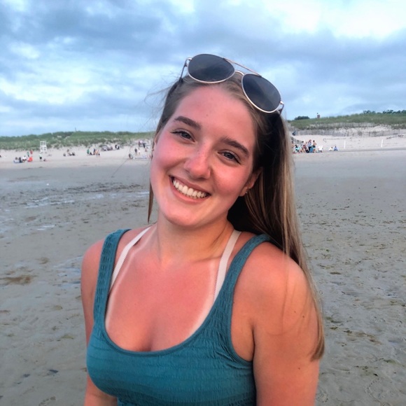 Profile Picture of Amanda Stankowski (@astankowski) on Poshmark