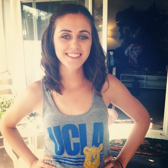 Profile Picture of Candice Lamping (@candicelamping) on Poshmark