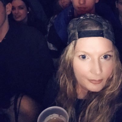 Profile Picture of Danielle Shoemaker (@Dannagirl32) on Twitter