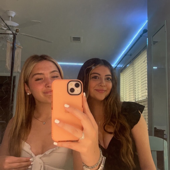 Profile Picture of Ava Hayes (@avahayes595) on Poshmark