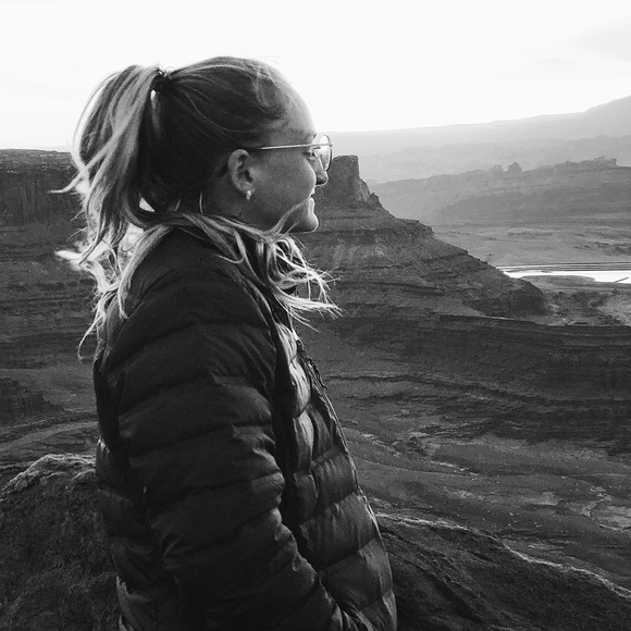 Nicole Gramstad - Poshmark Profile Picture of Nicole Gramstad (@nicolexgram) on Poshmark