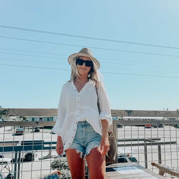 Profile Picture of Julie Santangelo (@ohheyjulie) on Poshmark