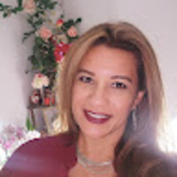 Profile Picture of Cenia Chileno (@cenia_chileno) on Poshmark