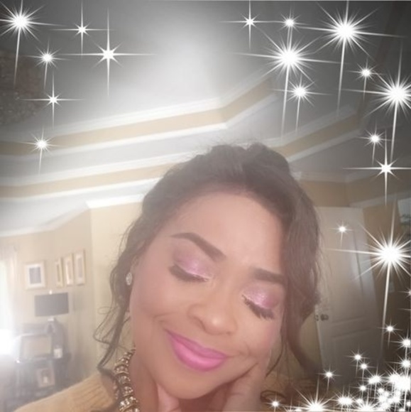 Profile Picture of Eunice Cook (@ecook4579) on Poshmark