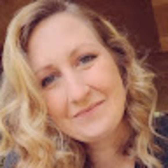 Profile Picture of Annie Schlafly (@annieschlafly) on Poshmark
