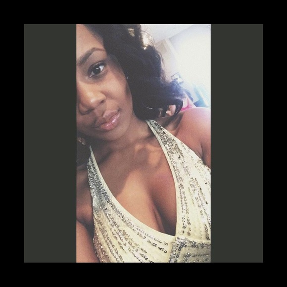 Profile Picture of Alanis Thomas (@alanisct) on Poshmark