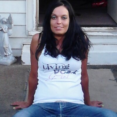 Profile Picture of Angie Ray Burnett (@angieray34) on Twitter