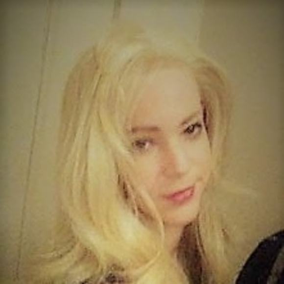 Profile Picture of Brooklyn Nicole (@naturaldivine) on Poshmark