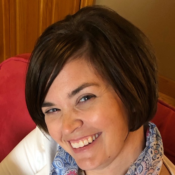 Profile Picture of Lori Baxter (@lori1216) on Poshmark