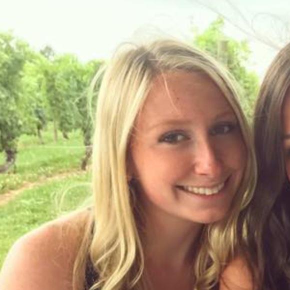 Profile Picture of Victoria Neale (@vfn5011) on Poshmark