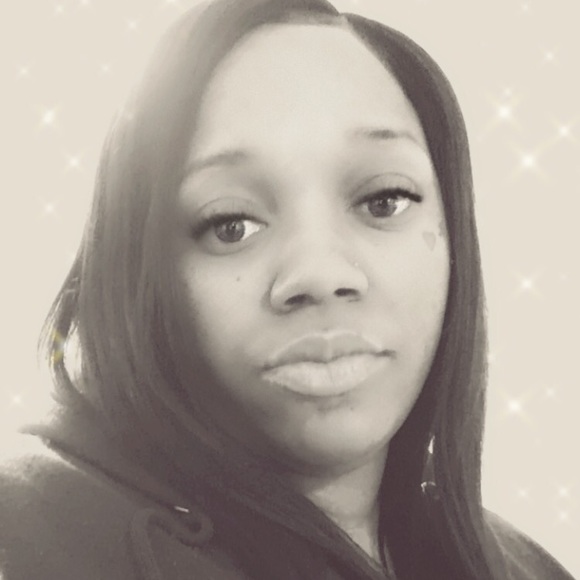 Profile Picture of Antwuana Lee (@antwuana_lee) on Poshmark