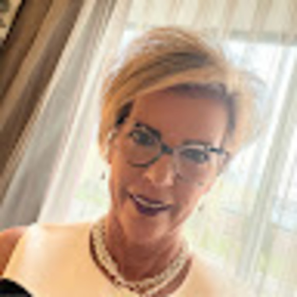 Profile Picture of Anne marie Goodhart (@annemg13) on Poshmark