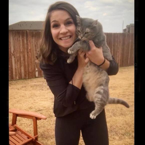 Profile Picture of Rachel Mahlow (@rachelmahlow) on Poshmark
