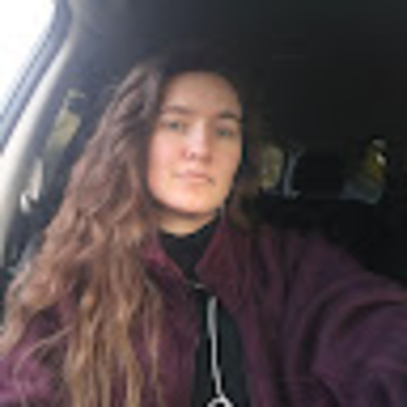 Profile Picture of Caitlin Able (@capitalfun) on Poshmark