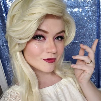 Profile Picture of Jerri ⭐ (@minniemooncos) on Twitter