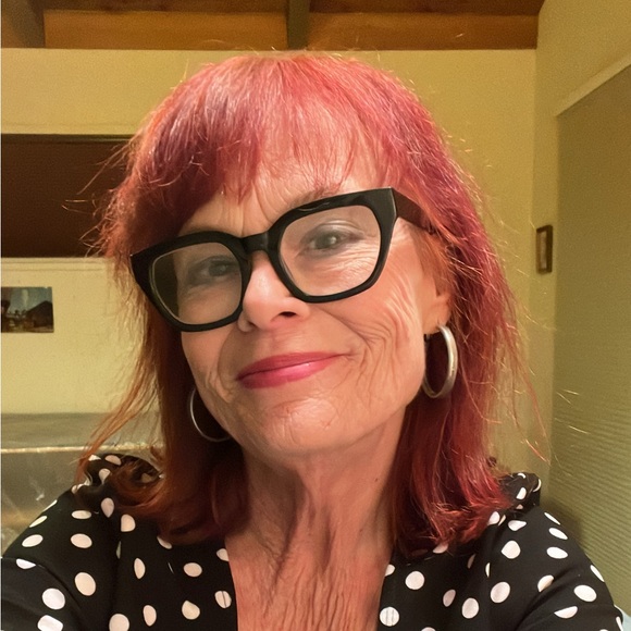 Profile Picture of Elizabeth Boyens (@santacruzgals) on Poshmark
