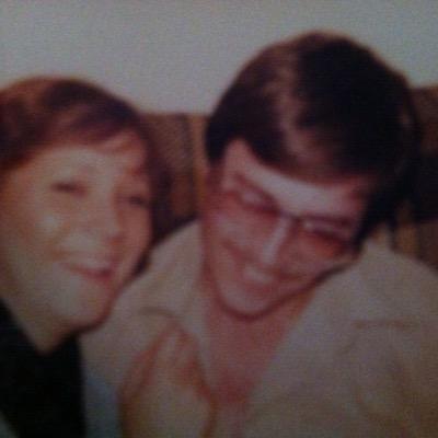 Profile Picture of Lori A Clausen (@lifebylori) on Twitter
