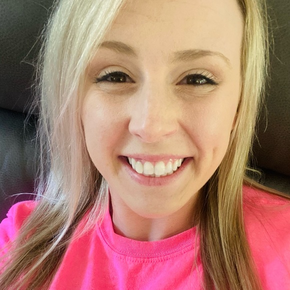 Profile Picture of Hailey Neal (@haileynneal) on Poshmark