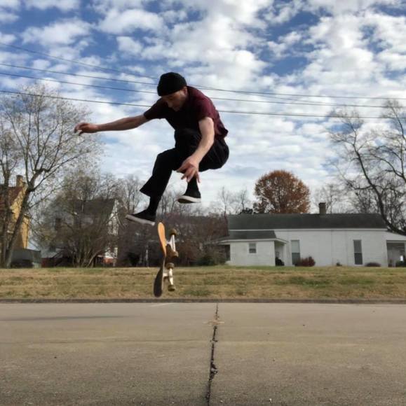 Profile Picture of Aaron Keller (@aaronkeller53) on Poshmark