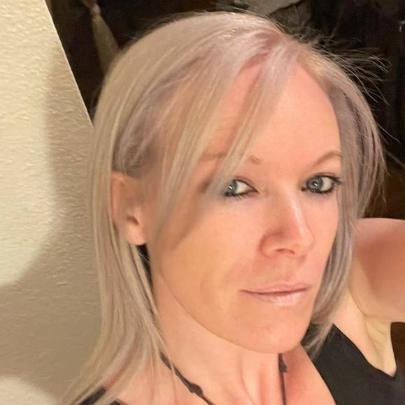 Profile Picture of Angelica Neuschaefer (@angla565) on Poshmark