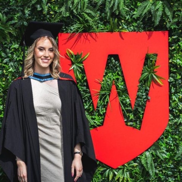 Profile Picture of Rhiannon Darderi (@rhiannondarderi) on Poshmark