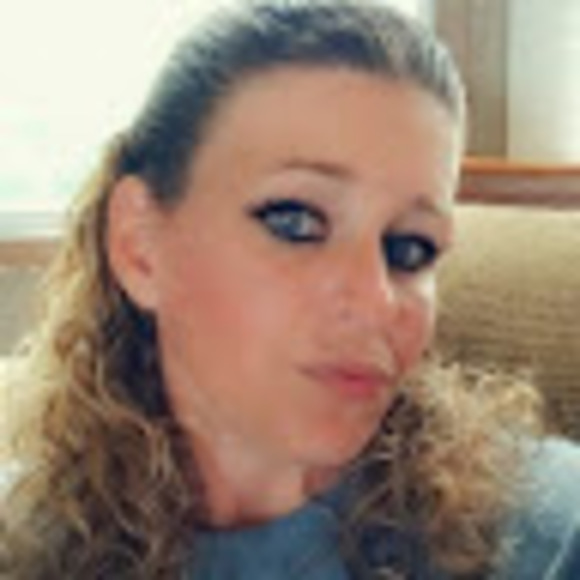 Profile Picture of Mandy Jeffries (@mandyjeffries72) on Poshmark