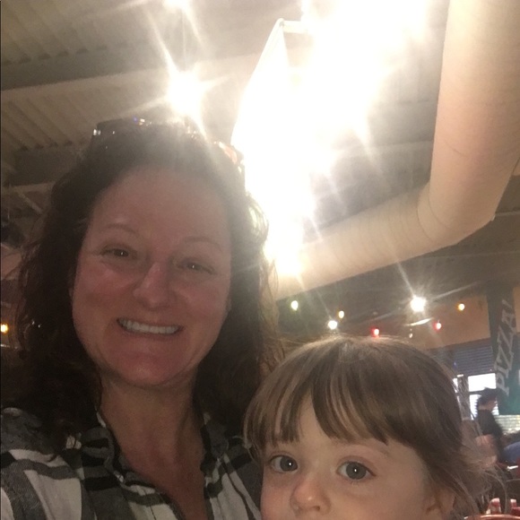 Profile Picture of Debbie Michaud (@debzmichaud) on Poshmark