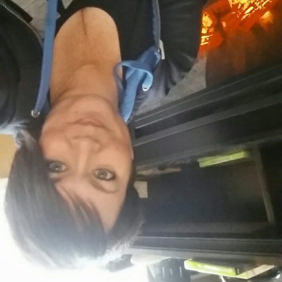 Profile Picture of Melissa Keeling (@keelingfam) on Poshmark