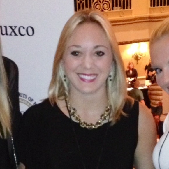 Profile Picture of Deanna Dibernardi (@ddibernardi) on Poshmark